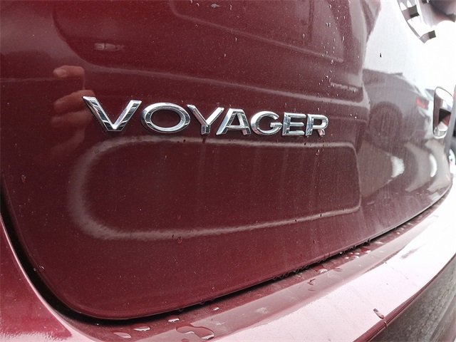 Used 2023 Chrysler Voyager LX image 7