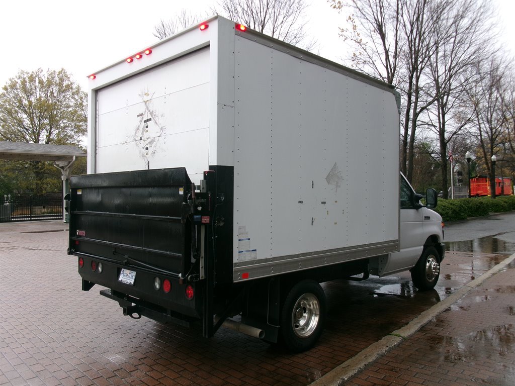 Used 2017 Ford E-350 and Econoline 350 Super Duty RWD image 5