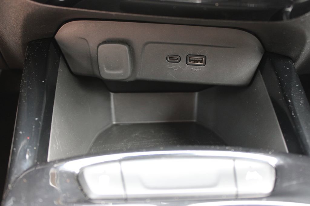 Used 2025 Chevrolet Trax LT w/ LT Convenience Package image 39