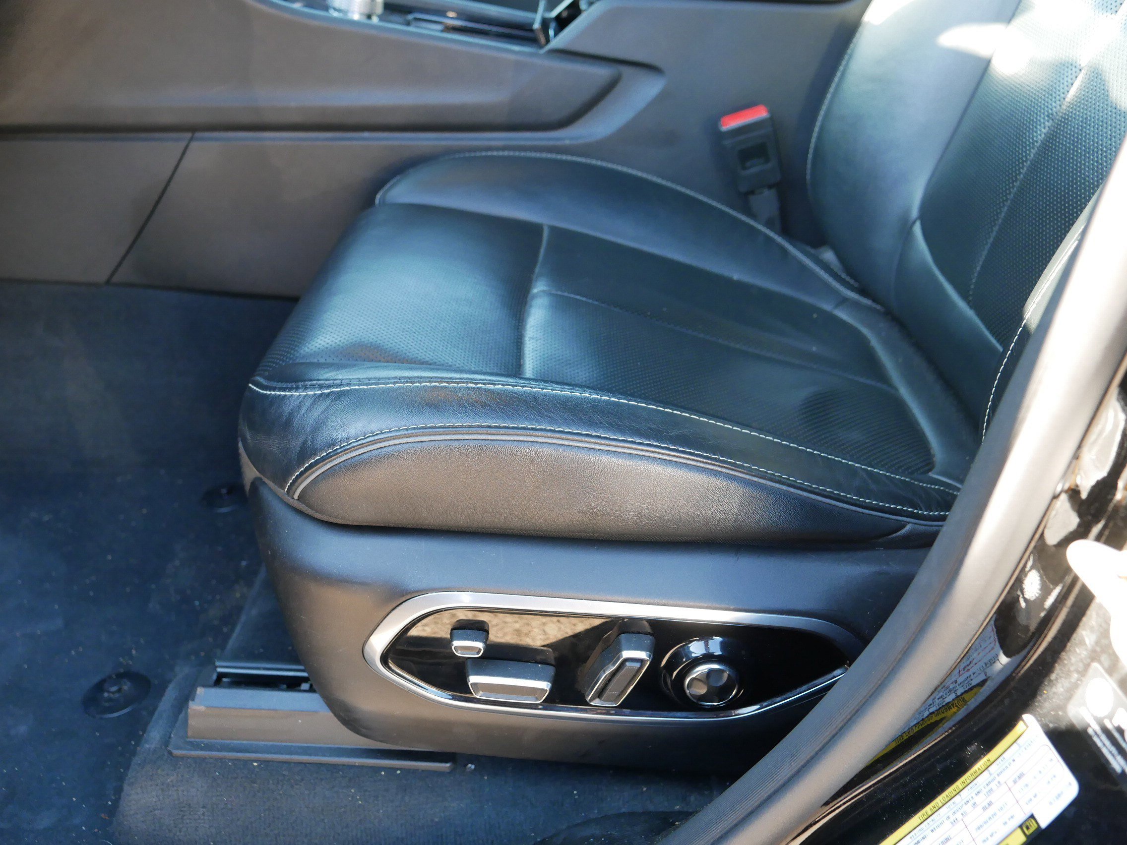 Used 2024 Jeep Grand Cherokee L Overland w/ Advanced Protech Group III AWD/4WD image 20