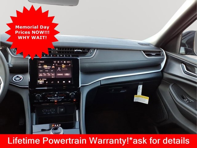 New 2025 Jeep Grand Cherokee Altitude AWD/4WD image 13