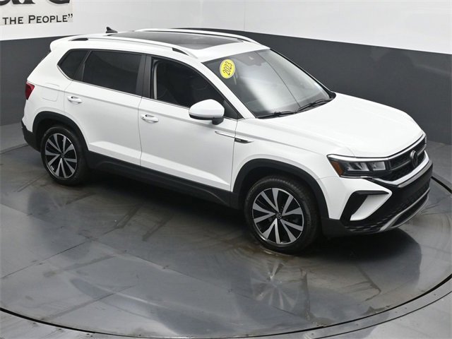 Used 2023 Volkswagen Taos SE w/ Panoramic Sunroof Package image 48