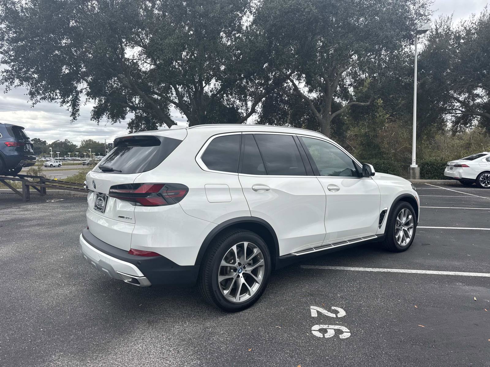 Used 2024 BMW X5 xDrive50e image 4