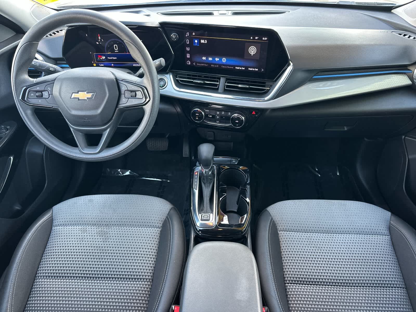Used 2025 Chevrolet Trax LT FWD image 4