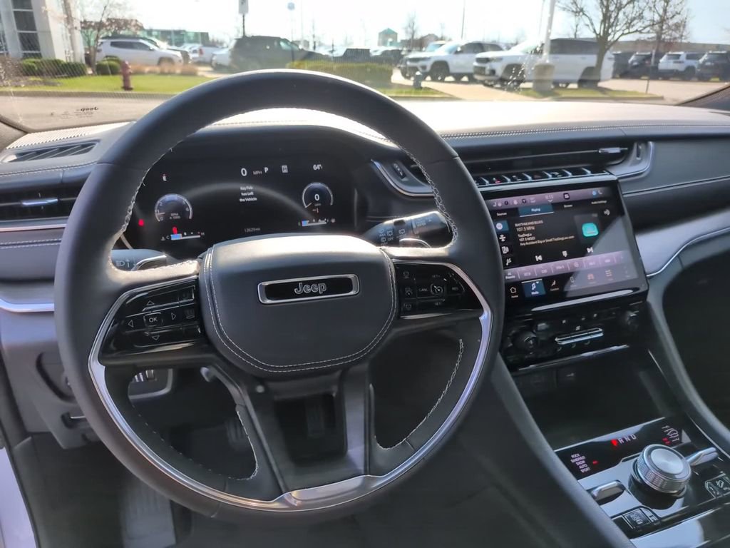 Used 2025 Jeep Grand Cherokee L Overland w/ Luxury Tech Group IV image 34