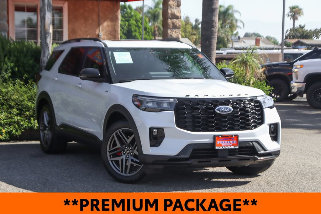 Used 2026 Ford Explorer ST-Line w/ ST-Line Street Pack AWD/4WD image 2