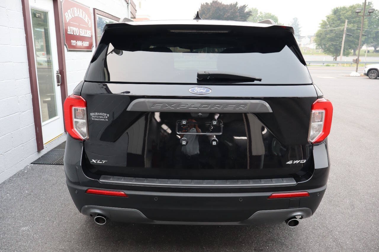 Used 2024 Ford Explorer XLT AWD/4WD image 3
