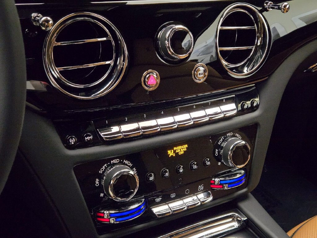 Used 2024 Rolls-Royce Spectre w/ Spectre Launch Package AWD/4WD image 34