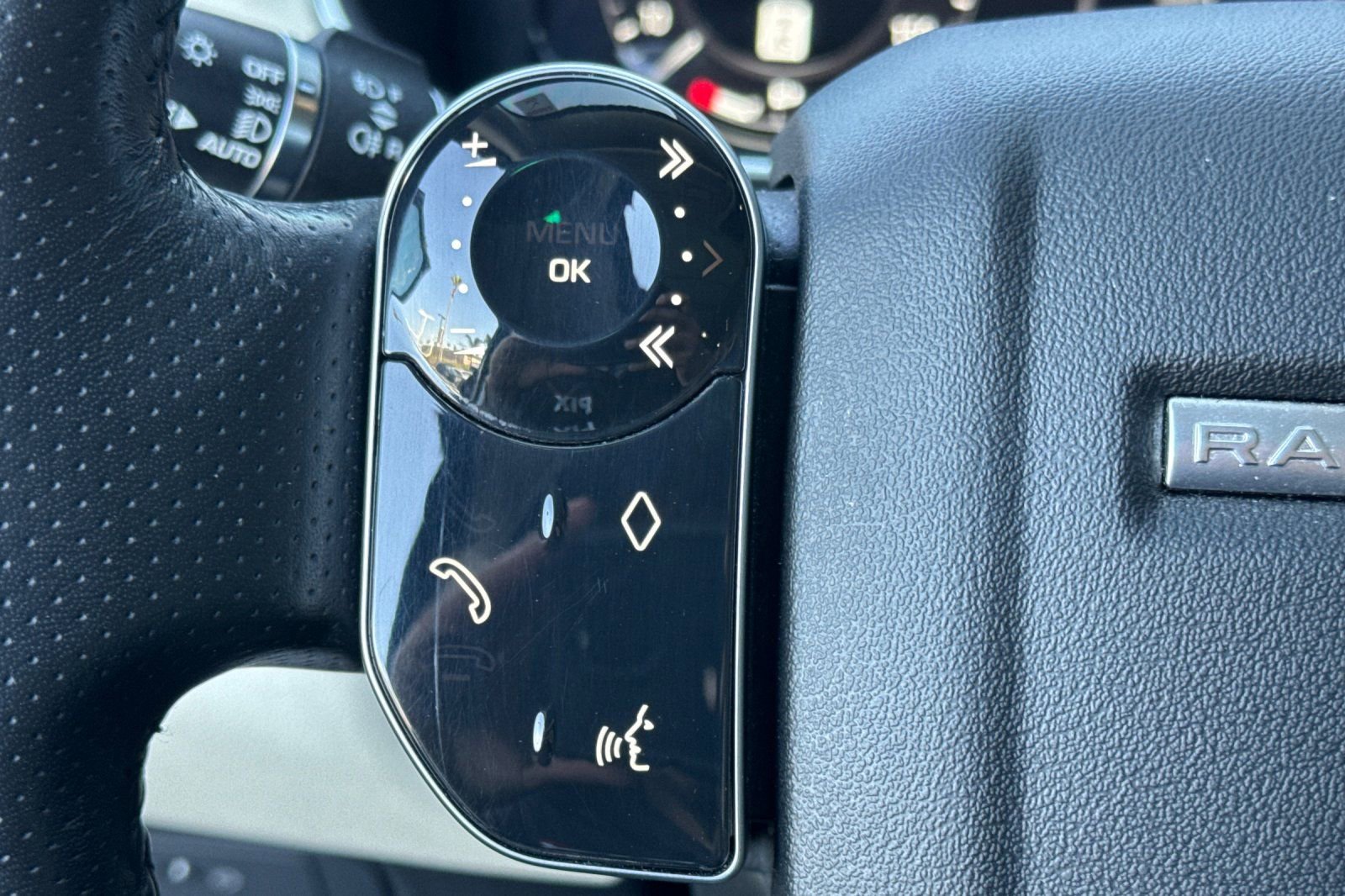 Used 2019 Land Rover Range Rover Sport HSE AWD/4WD image 28