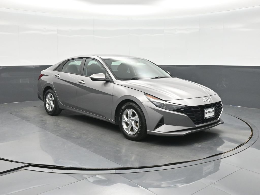 Used 2023 Hyundai Elantra SE w/ Preferred Accessory Package image 17