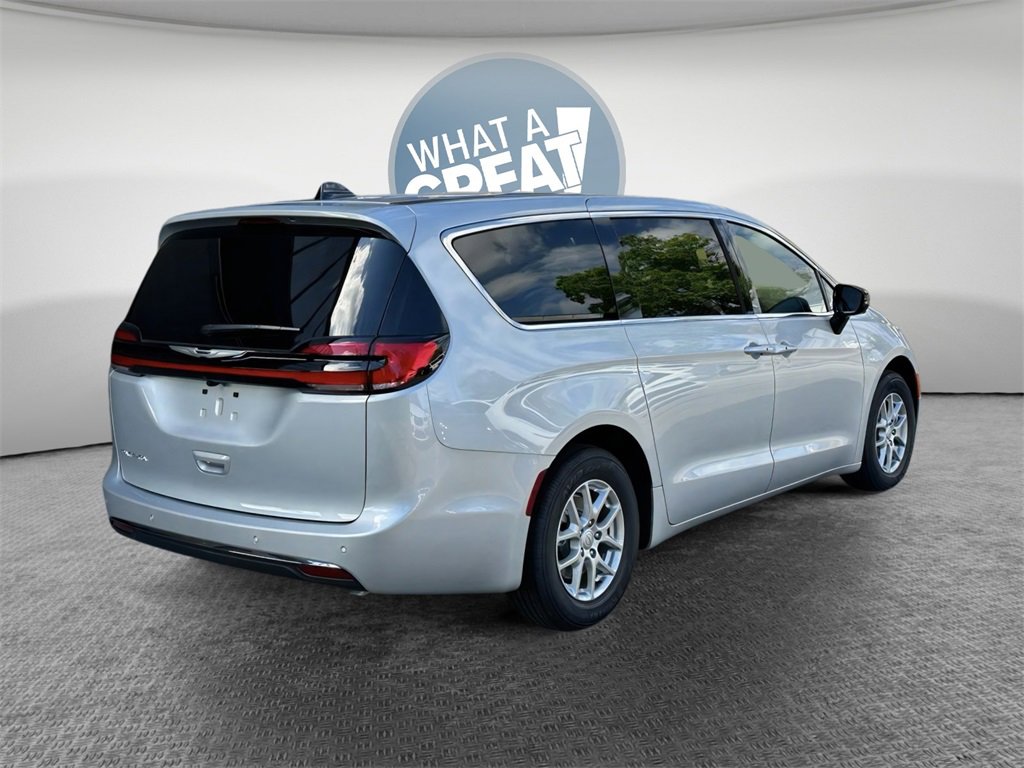 New 2026 Chrysler Pacifica Select image 36