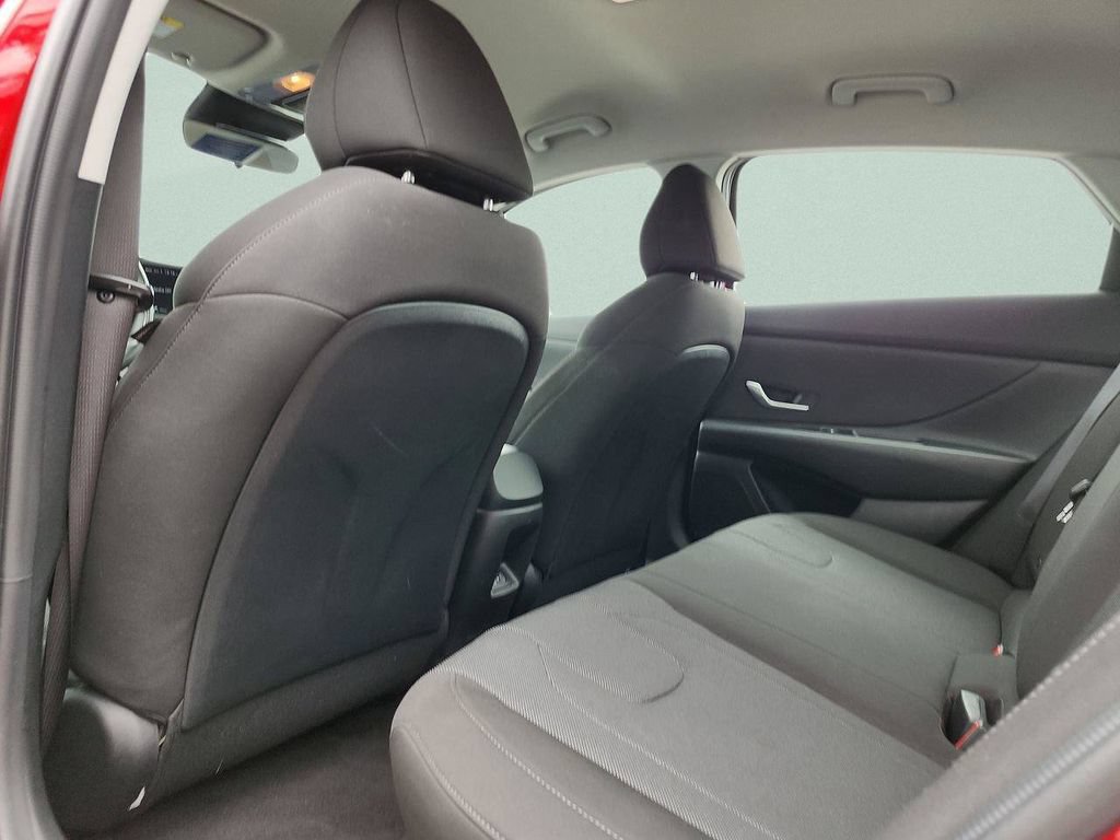 Certified 2024 Hyundai Elantra SE FWD image 19