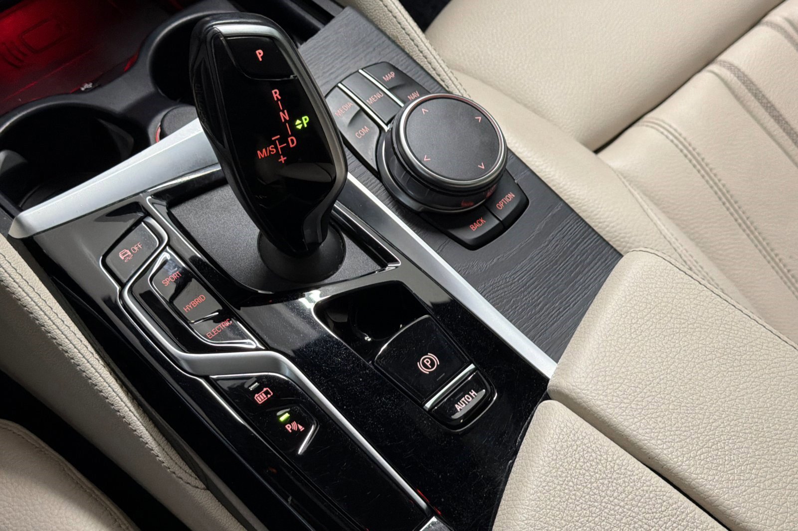 Used 2023 BMW 530e w/ M Sport Package image 18