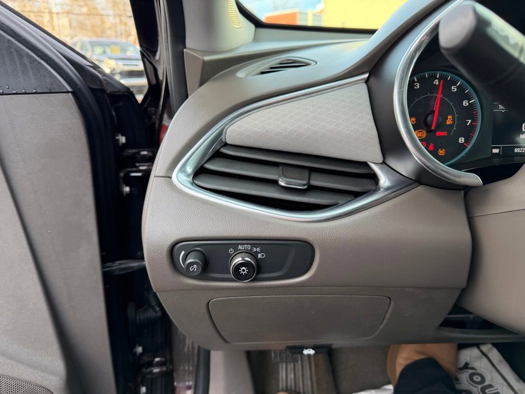 Used 2020 Chevrolet Malibu LT image 15