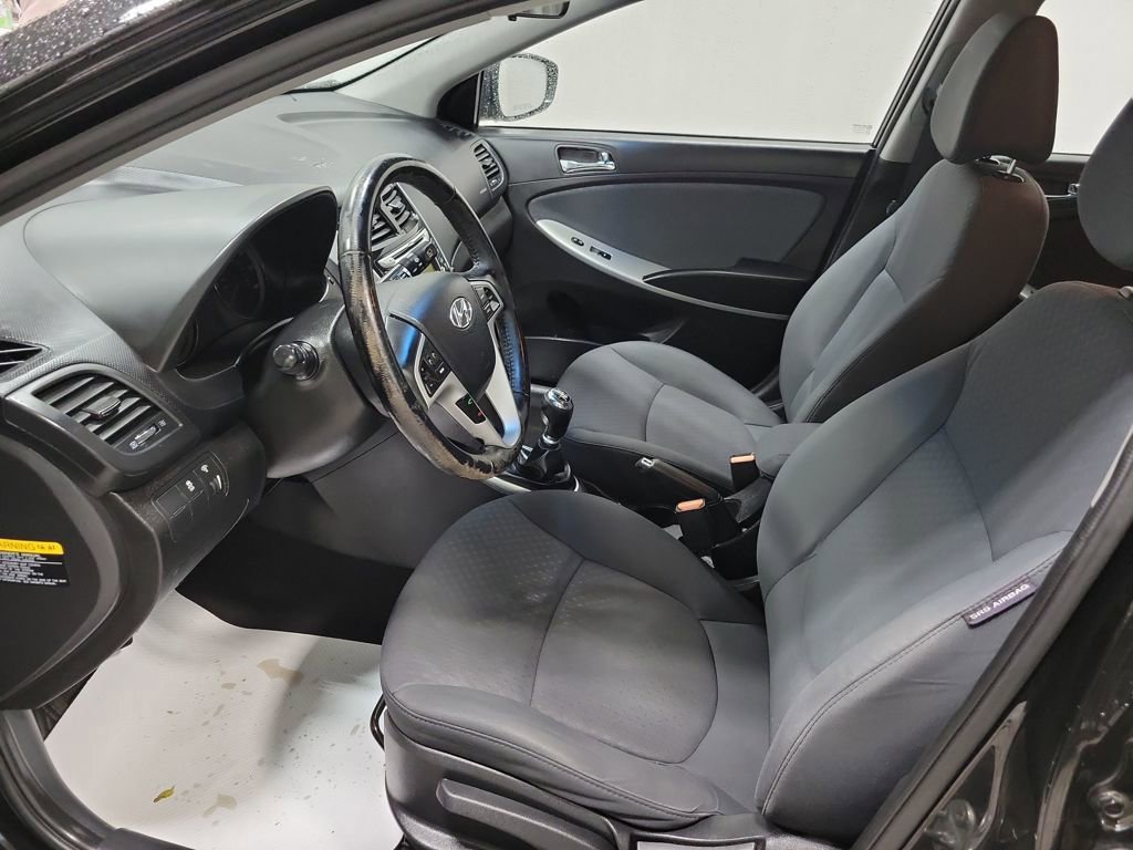 Used 2013 Hyundai Accent SE image 4
