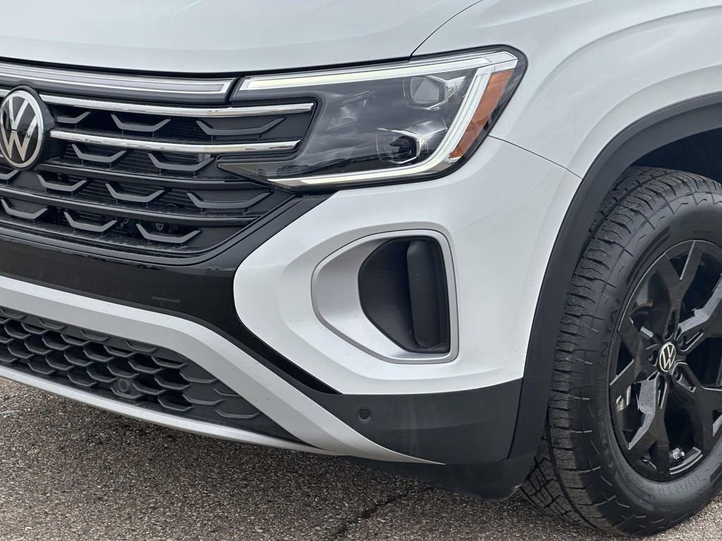 Certified 2025 Volkswagen Atlas Peak Edition SE image 8