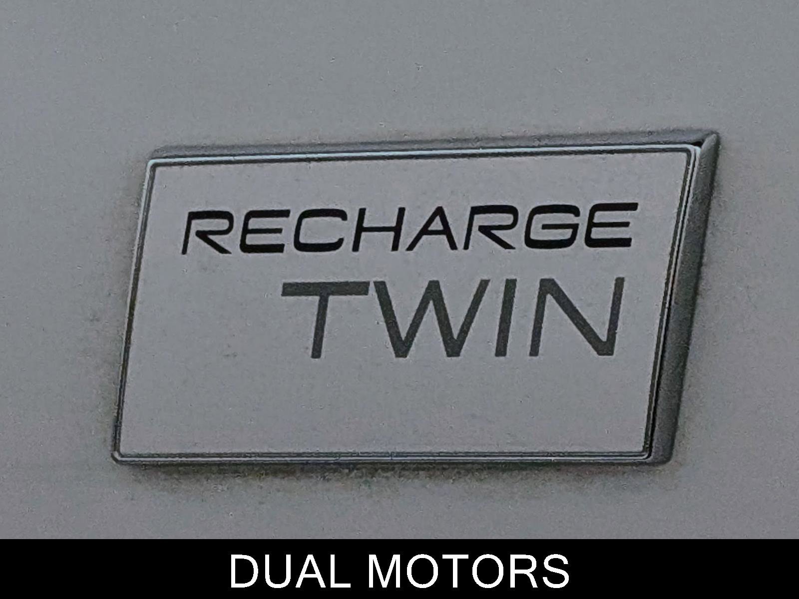 Used 2023 Volvo C40 Recharge Core image 11