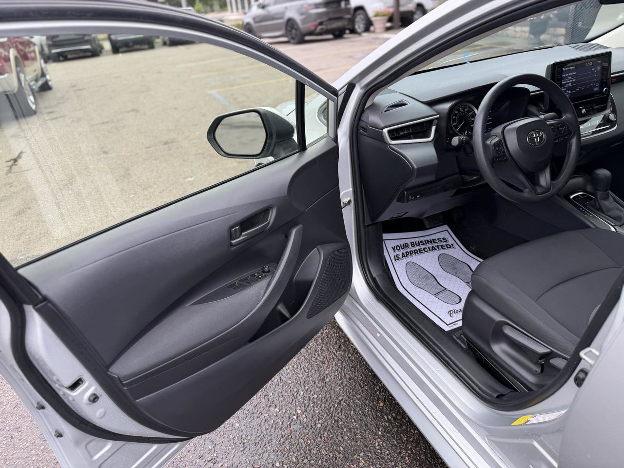 Used 2022 Toyota Corolla LE w/ LE Convenience Package FWD image 15