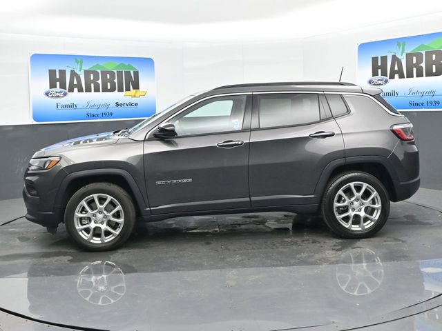 Used 2023 Jeep Compass Latitude image 2