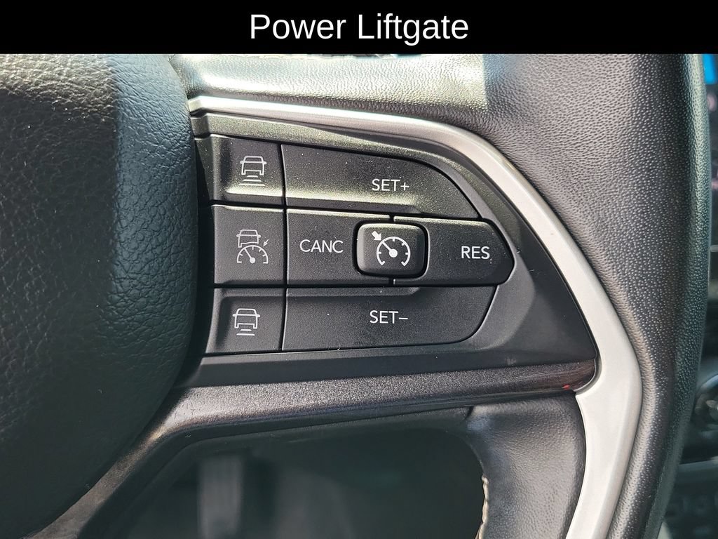 Used 2022 Jeep Grand Cherokee Laredo w/ Luxury Tech Group I AWD/4WD image 17