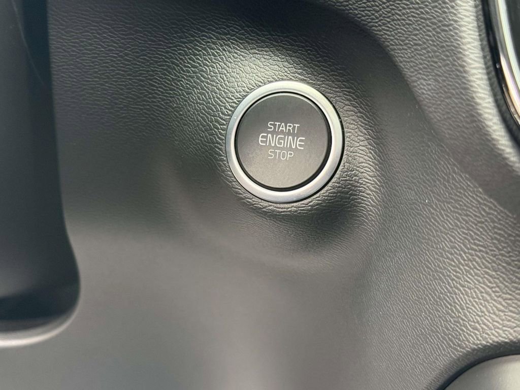 Used 2023 Volvo XC40 B5 Ultimate w/ Protection Package Premier image 26