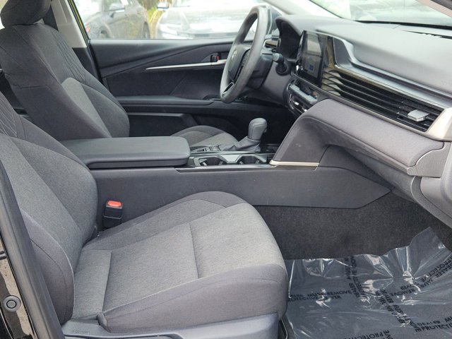Used 2025 Toyota Camry LE image 31