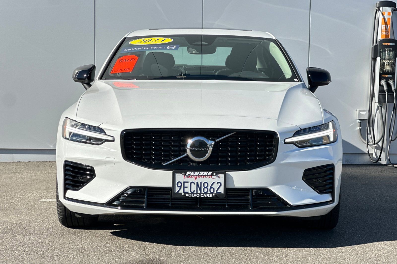 Used 2023 Volvo S60 T8 Core image 8