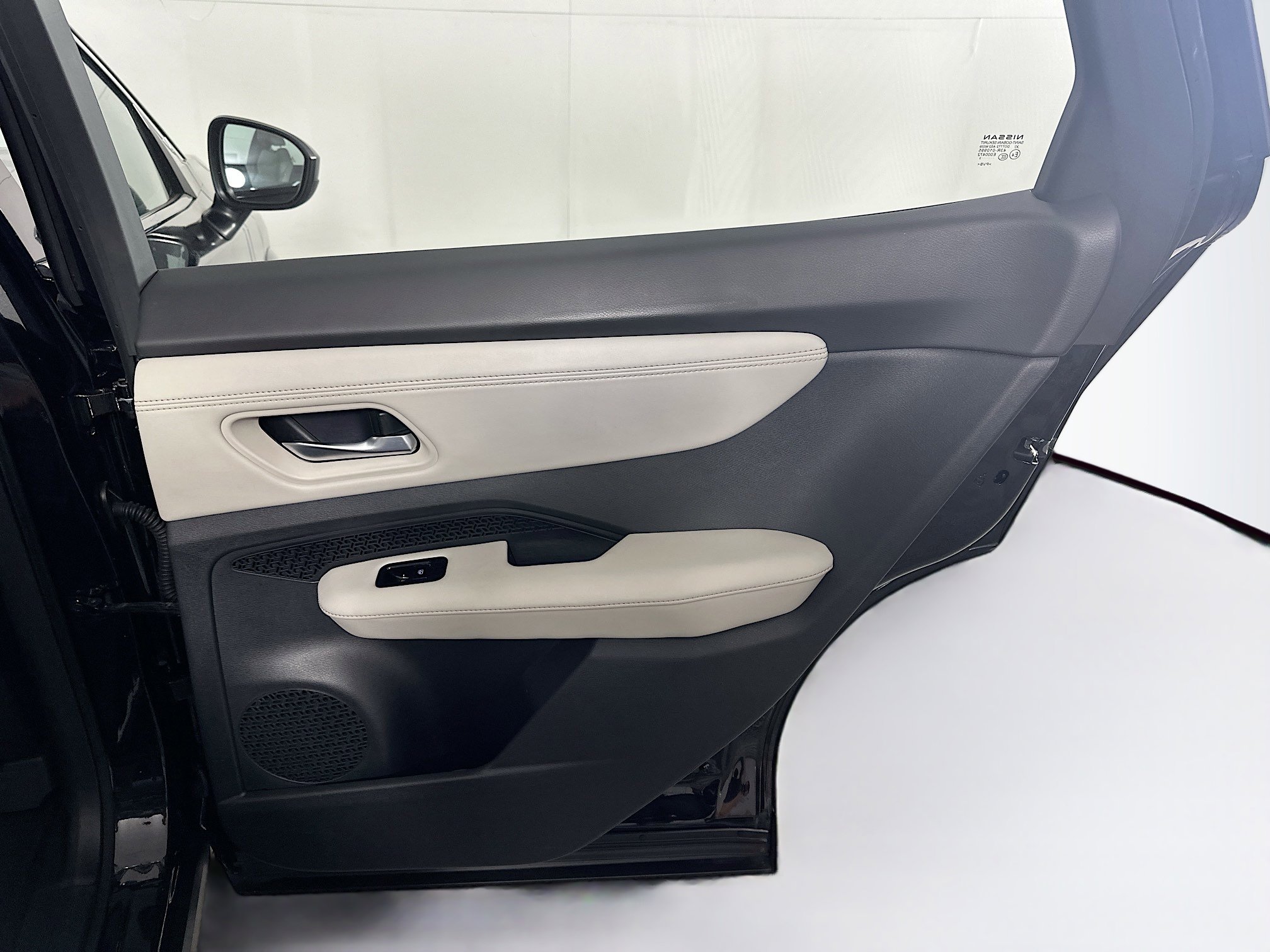 Used 2024 Nissan Ariya FWD image 29