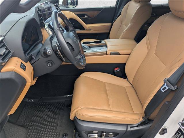 Used 2025 Lexus LX 600 4WD w/ Accessory Package (2T) image 15