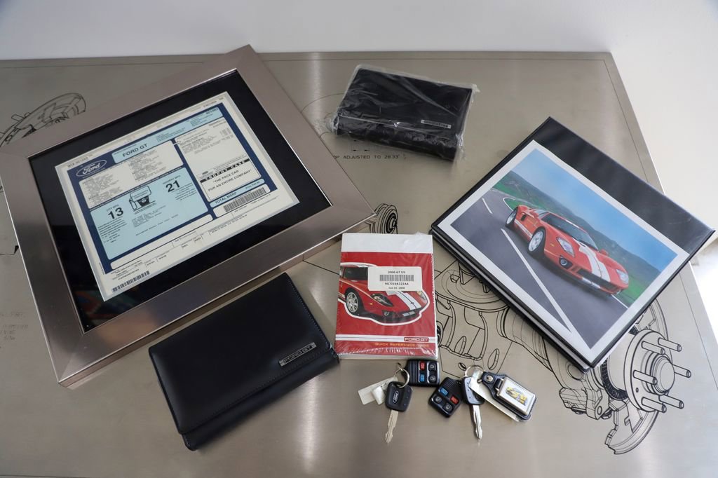 Used 2006 Ford GT RWD image 87