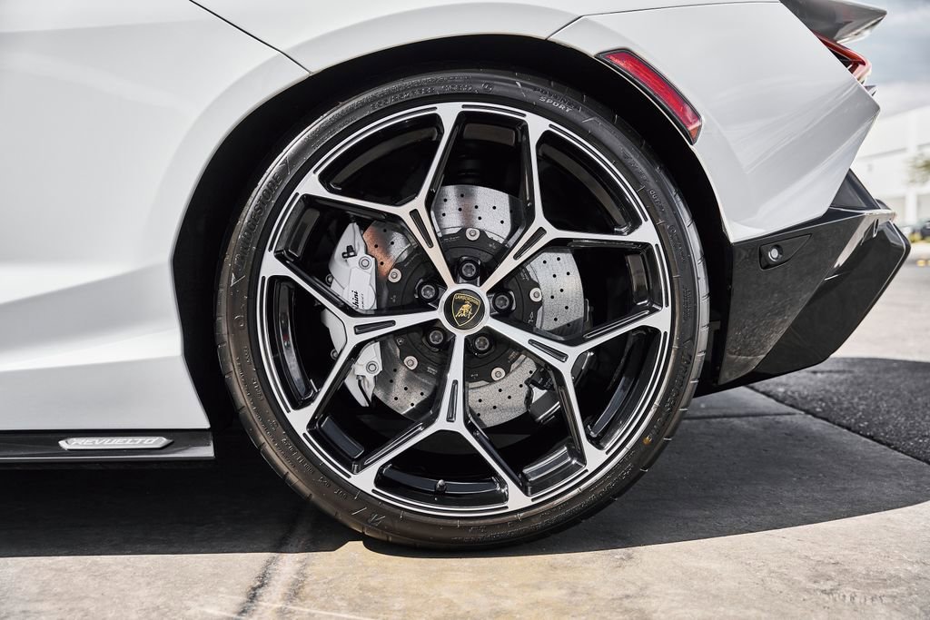 Used 2026 Lamborghini Revuelto AWD/4WD image 28