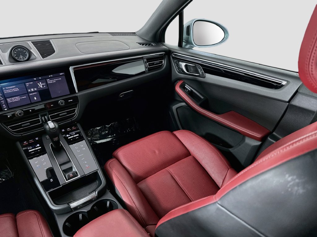 Certified 2024 Porsche Macan AWD/4WD image 26