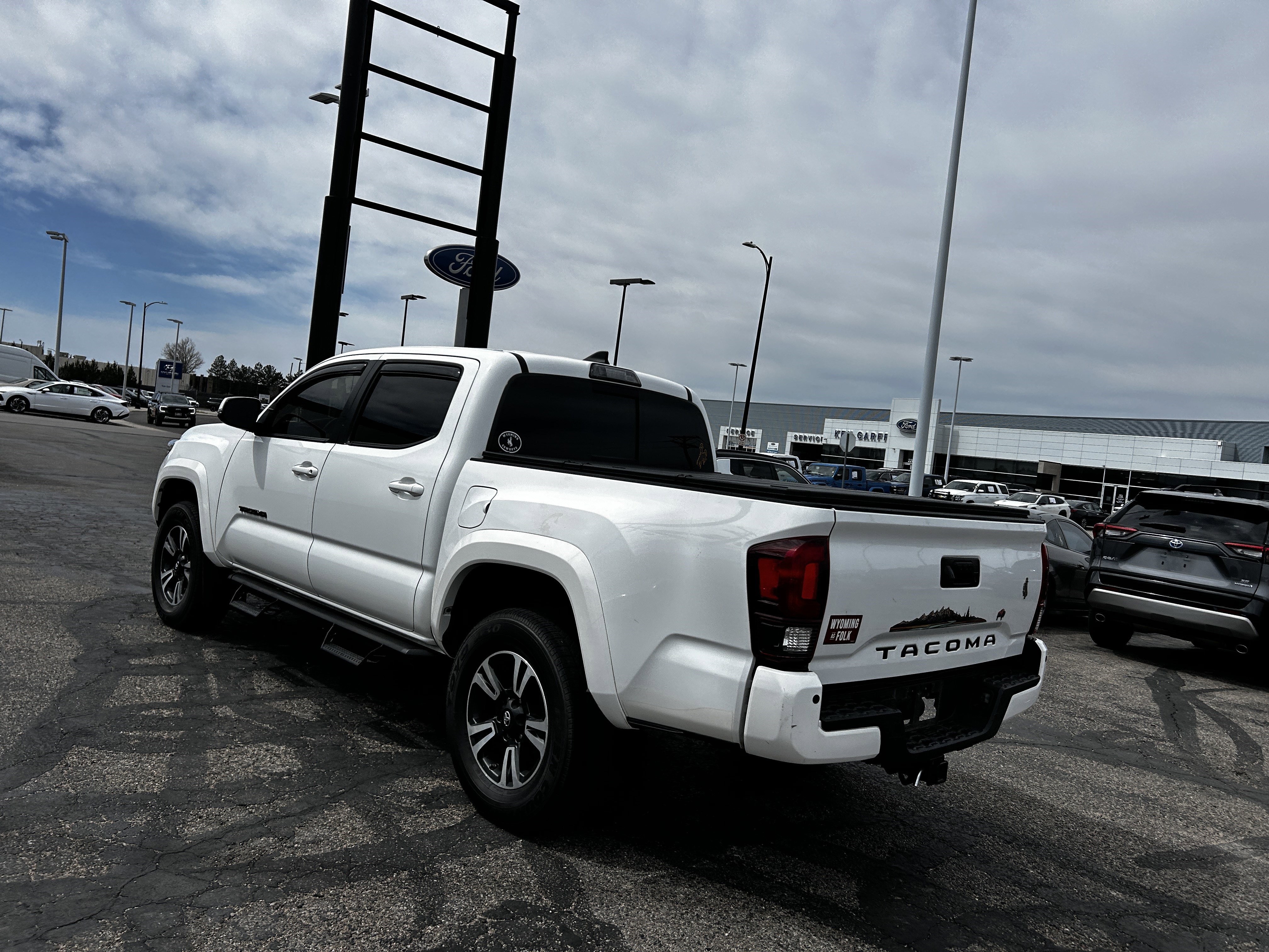 Used 2018 Toyota Tacoma TRD Sport w/ Technology Package image 3