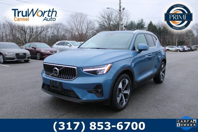 Used 2025 Volvo XC40 B5 Plus AWD/4WD image 1