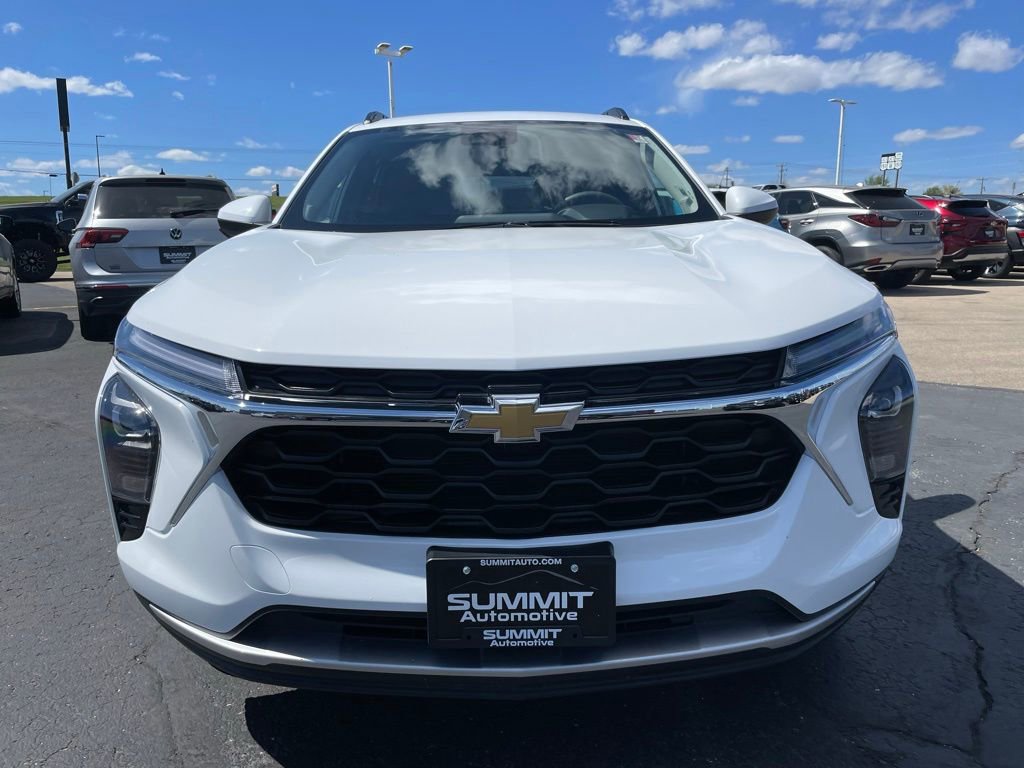 Used 2025 Chevrolet Trax LT FWD image 22