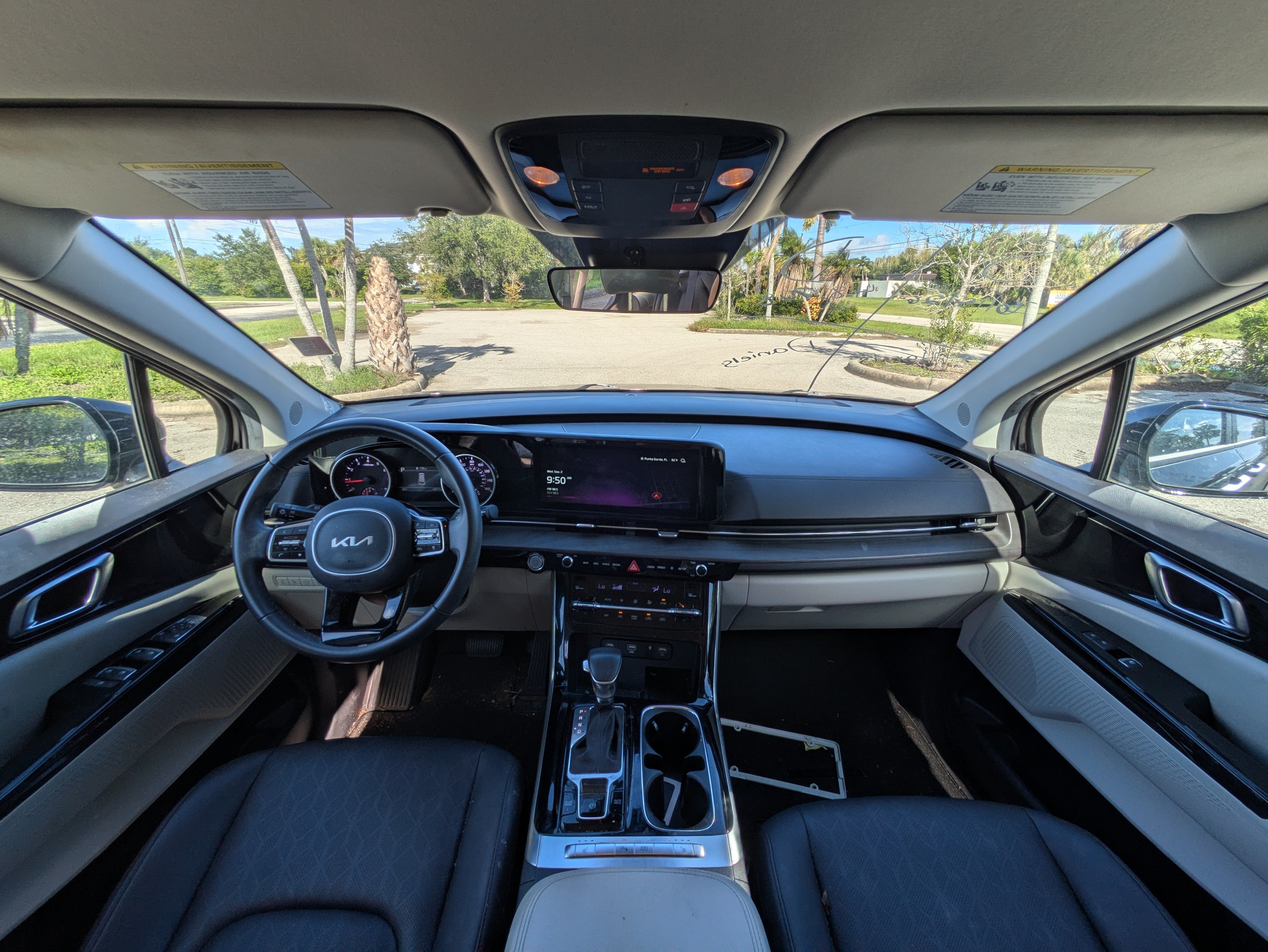 Used 2024 Kia Carnival EX FWD image 33