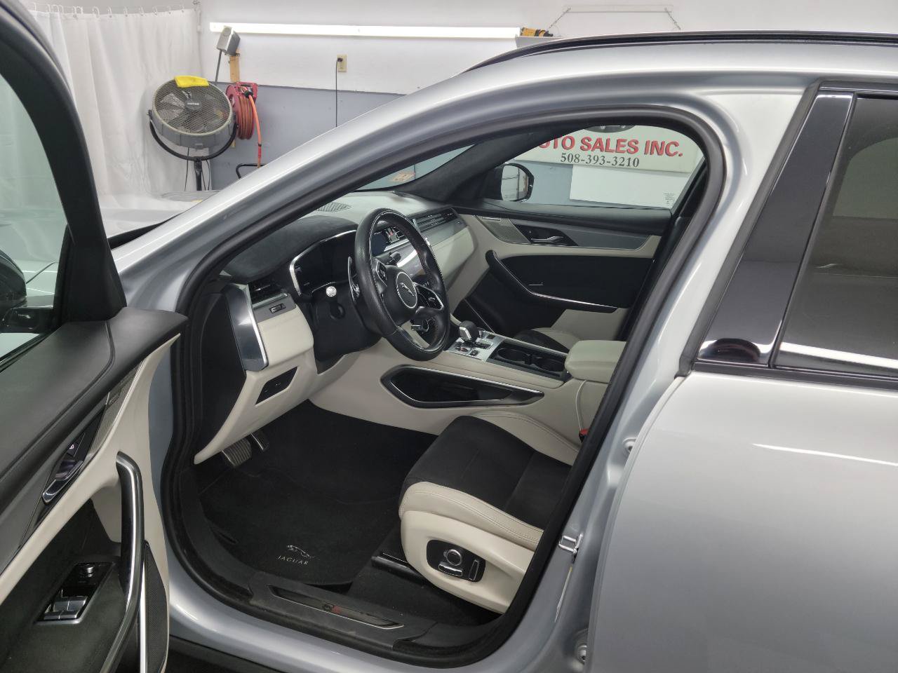 Used 2021 Jaguar F-PACE SVR AWD/4WD image 8