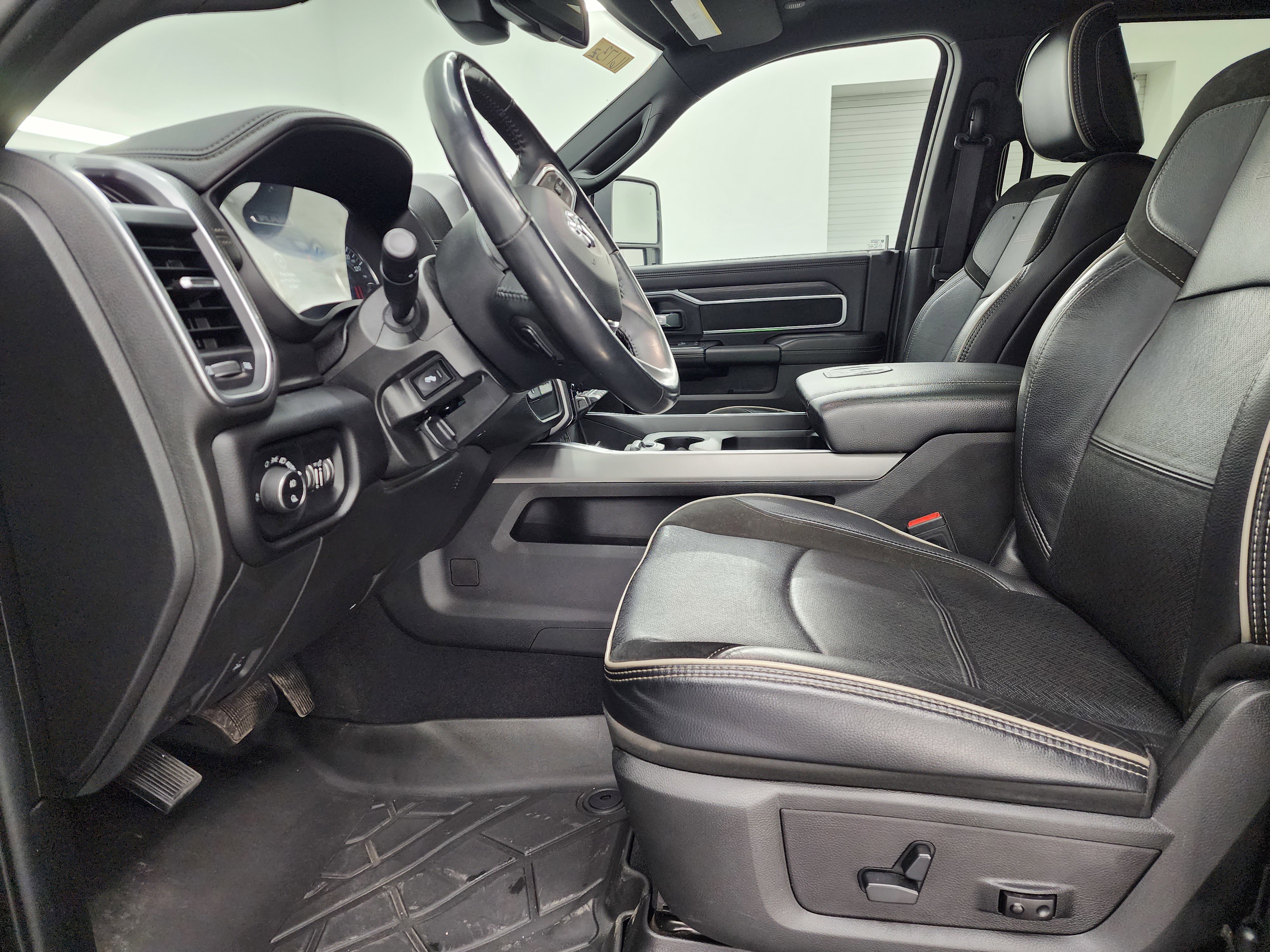 Used 2024 RAM 2500 Laramie w/ Sport Appearance Package image 8