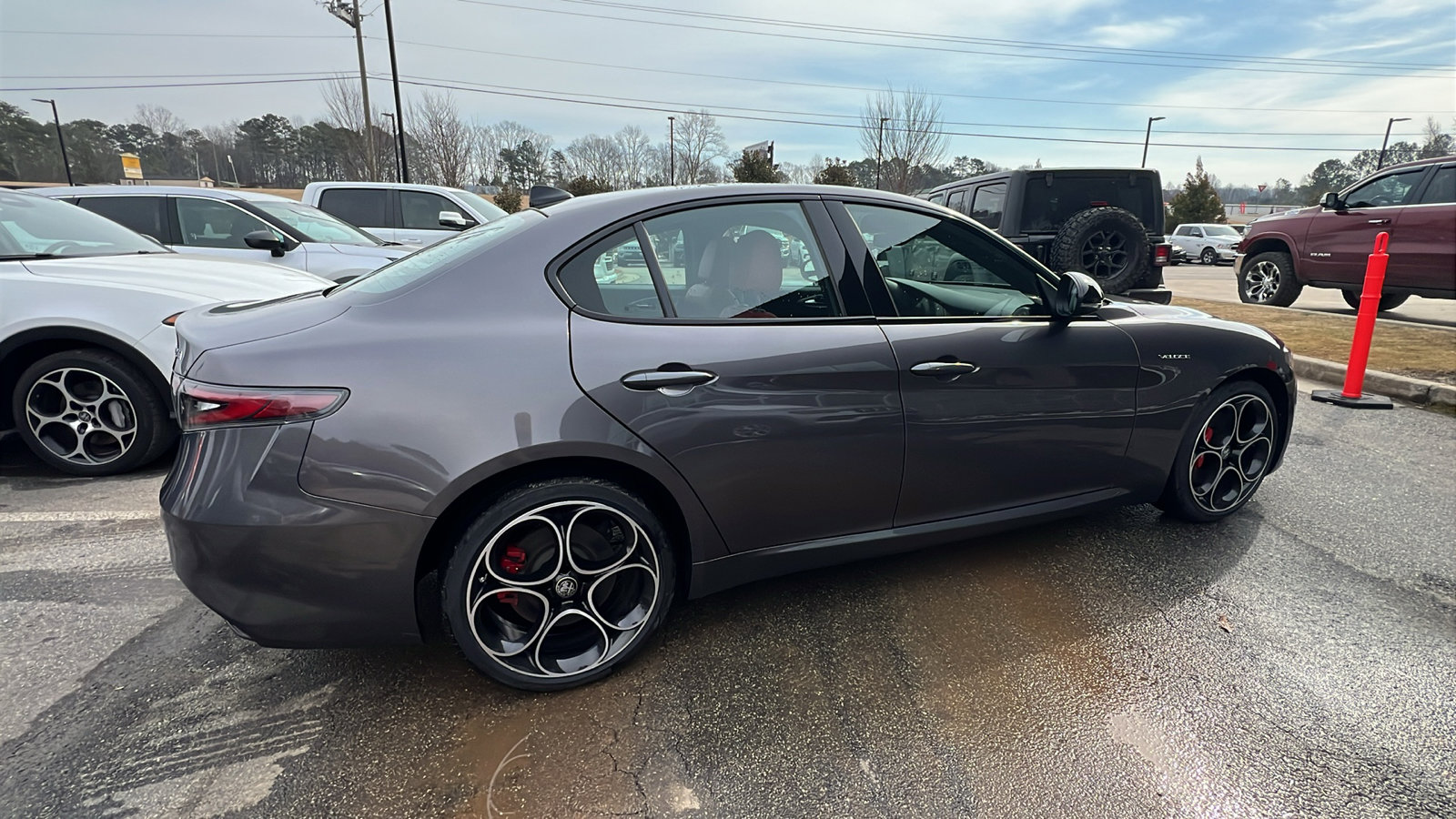 Used 2024 Alfa Romeo Giulia Veloce image 8