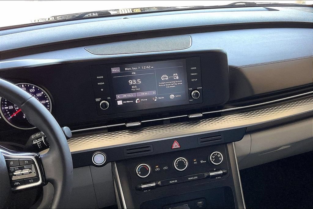 Used 2024 Kia Carnival LX FWD image 6
