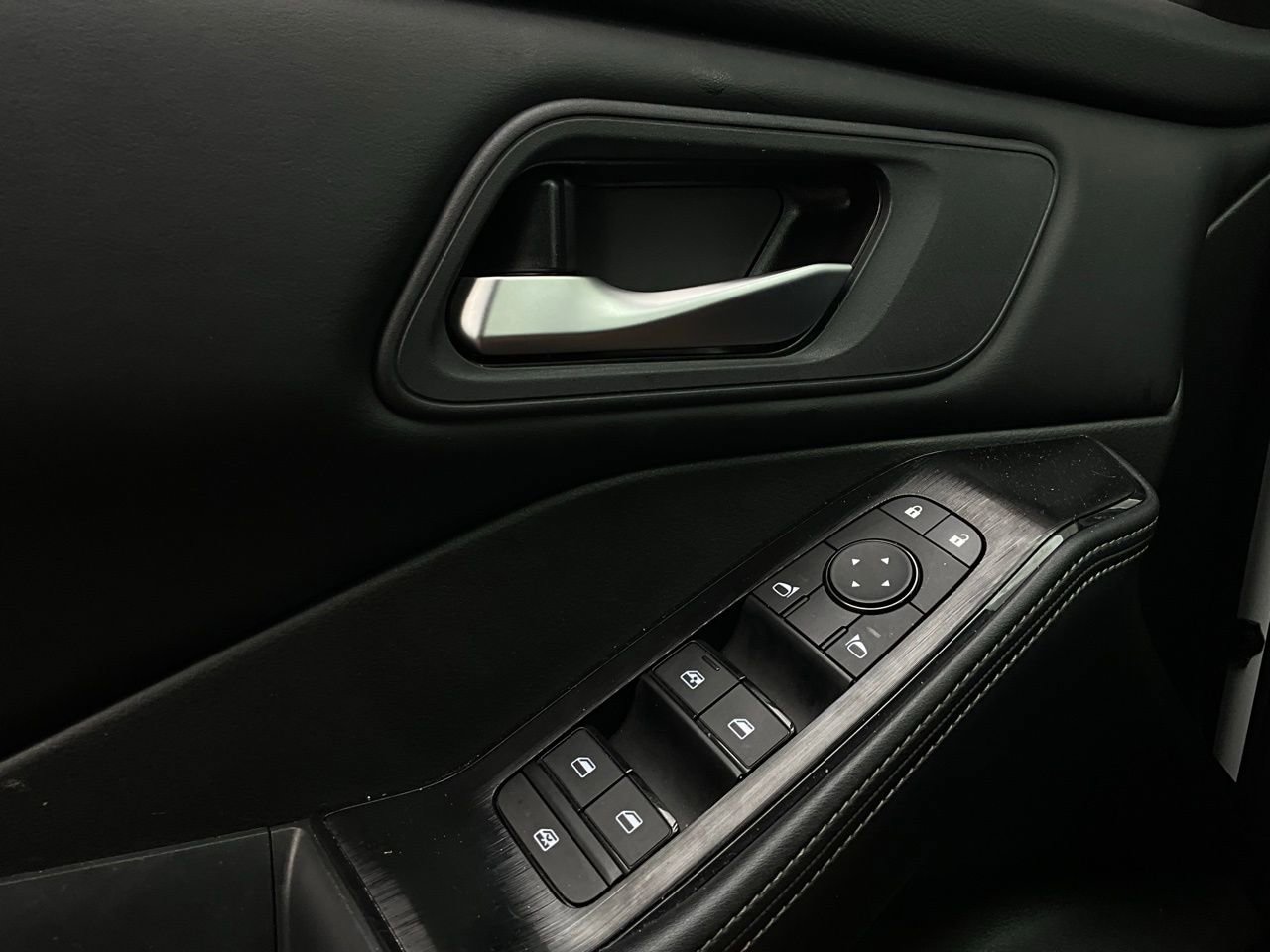 Used 2025 Nissan Rogue SV image 21