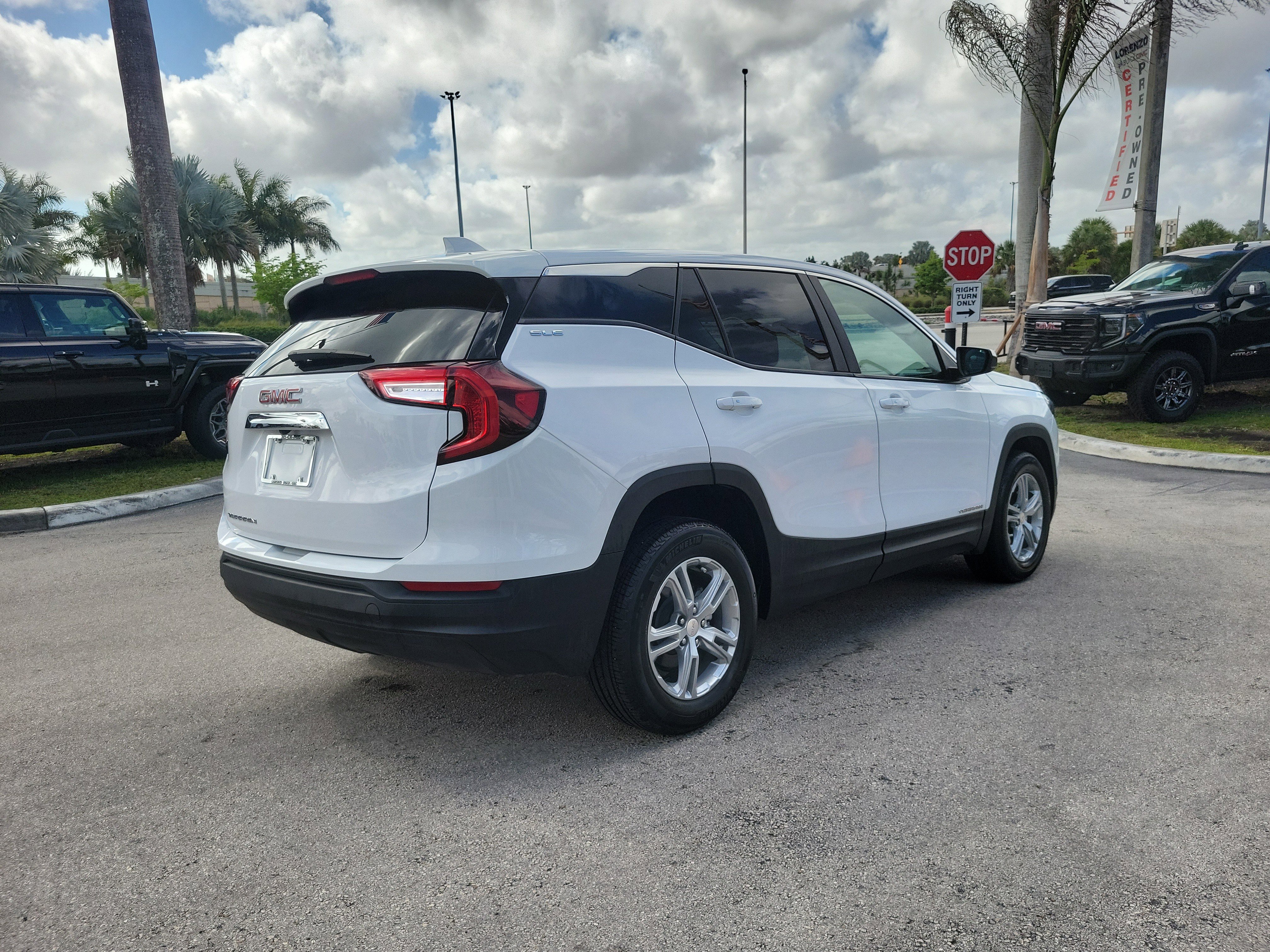 Used 2023 GMC Terrain SLE image 5