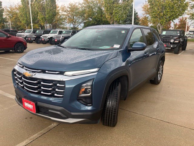 Used 2025 Chevrolet Equinox LT AWD/4WD image 3
