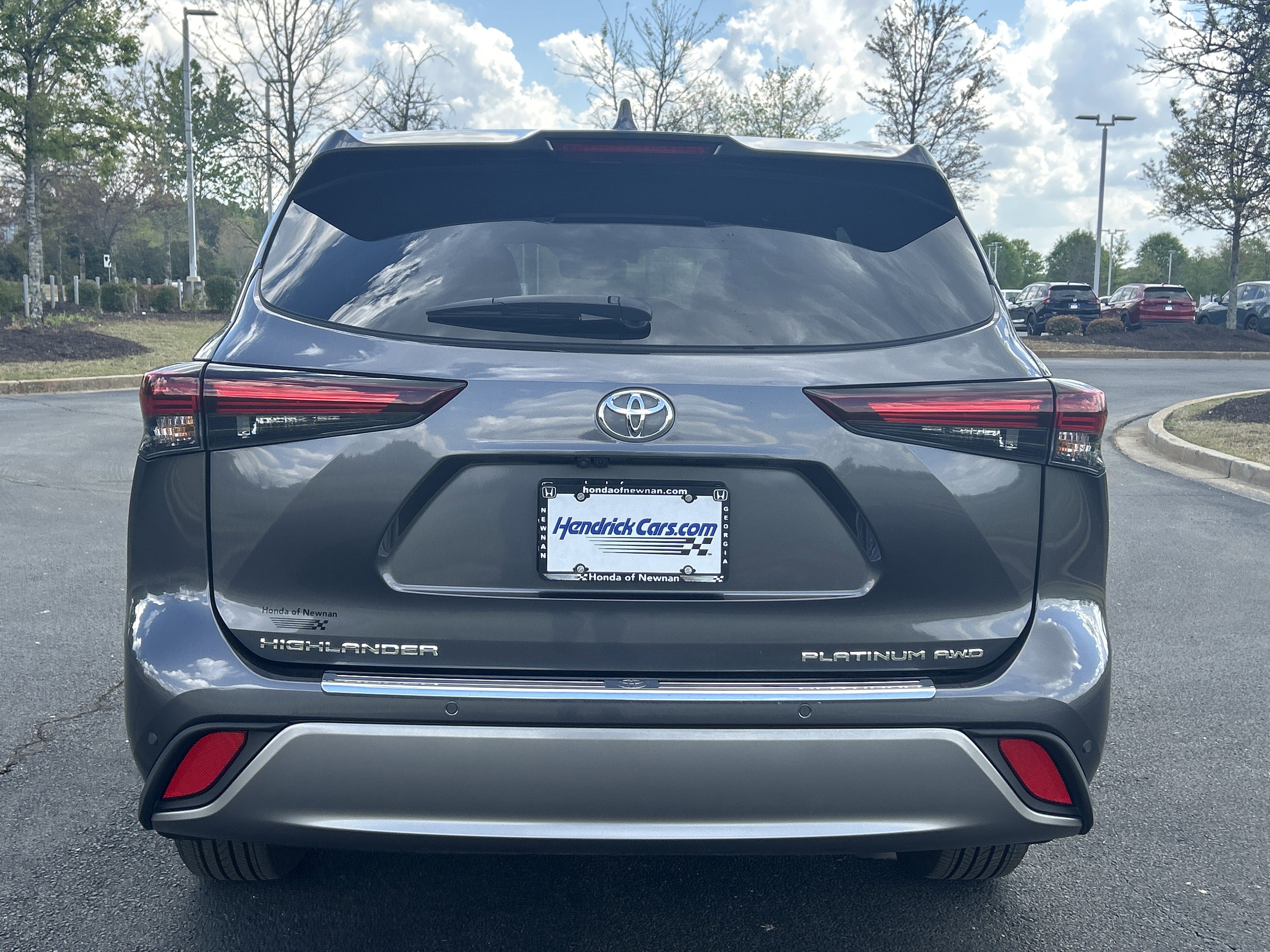 Used 2025 Toyota Highlander Platinum image 8