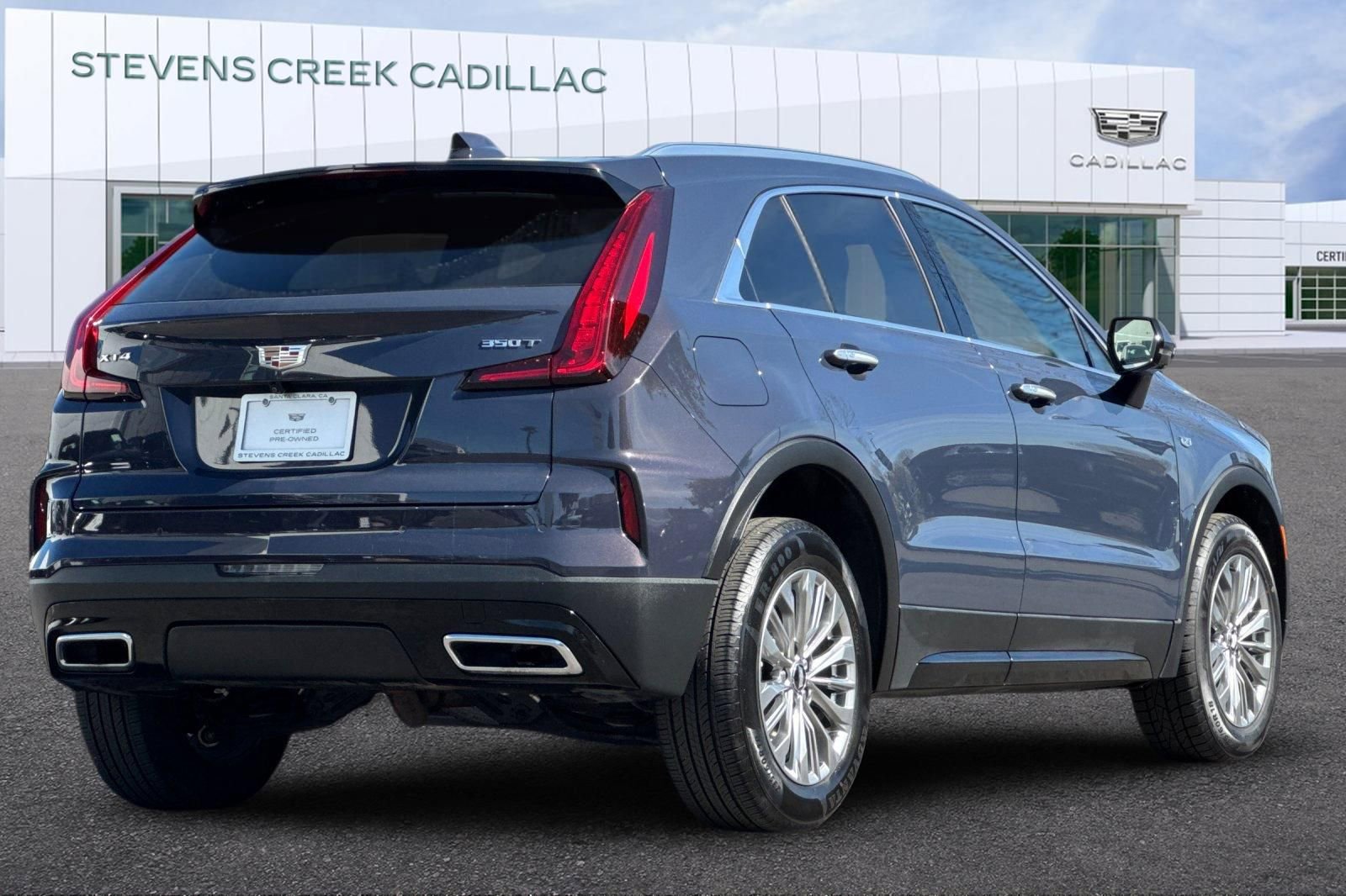 Used 2025 Cadillac XT4 Premium Luxury image 3