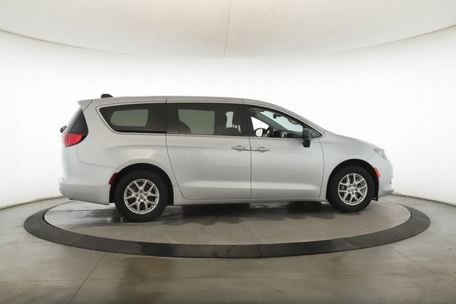 Used 2024 Chrysler Voyager LX image 6