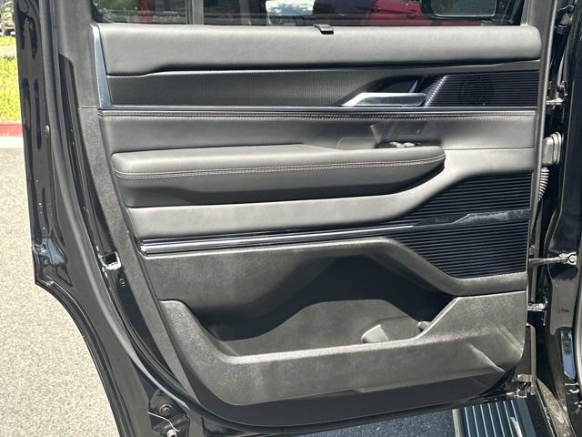 New 2026 Jeep Grand Wagoneer Summit AWD/4WD image 22