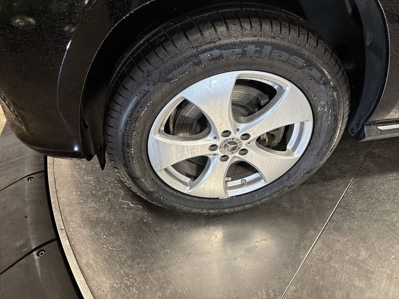 Used 2019 Mercedes-Benz GLS 450 4MATIC image 2