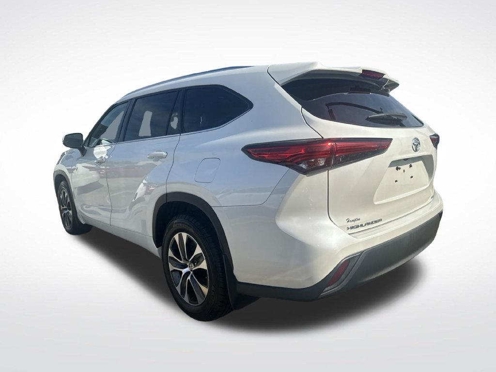 Used 2021 Toyota Highlander XLE FWD image 9