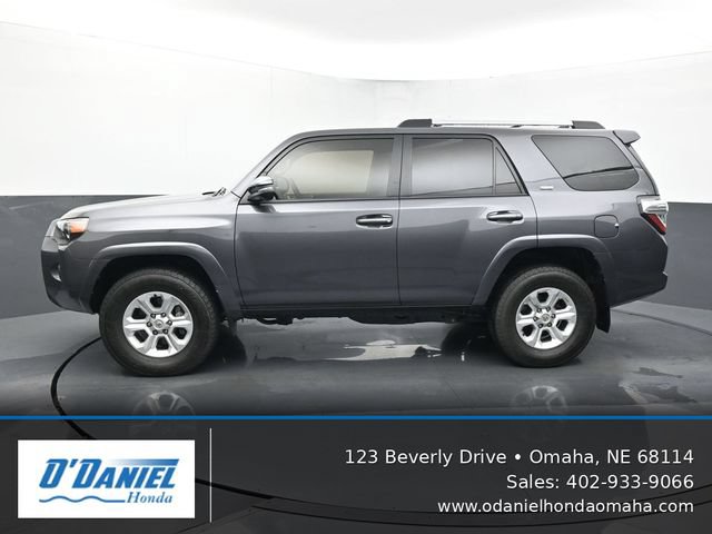 Used 2022 Toyota 4Runner SR5 Premium w/ Moonroof Package AWD/4WD image 2